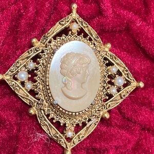 Vintage Gold Cameo Brooch with Pearls